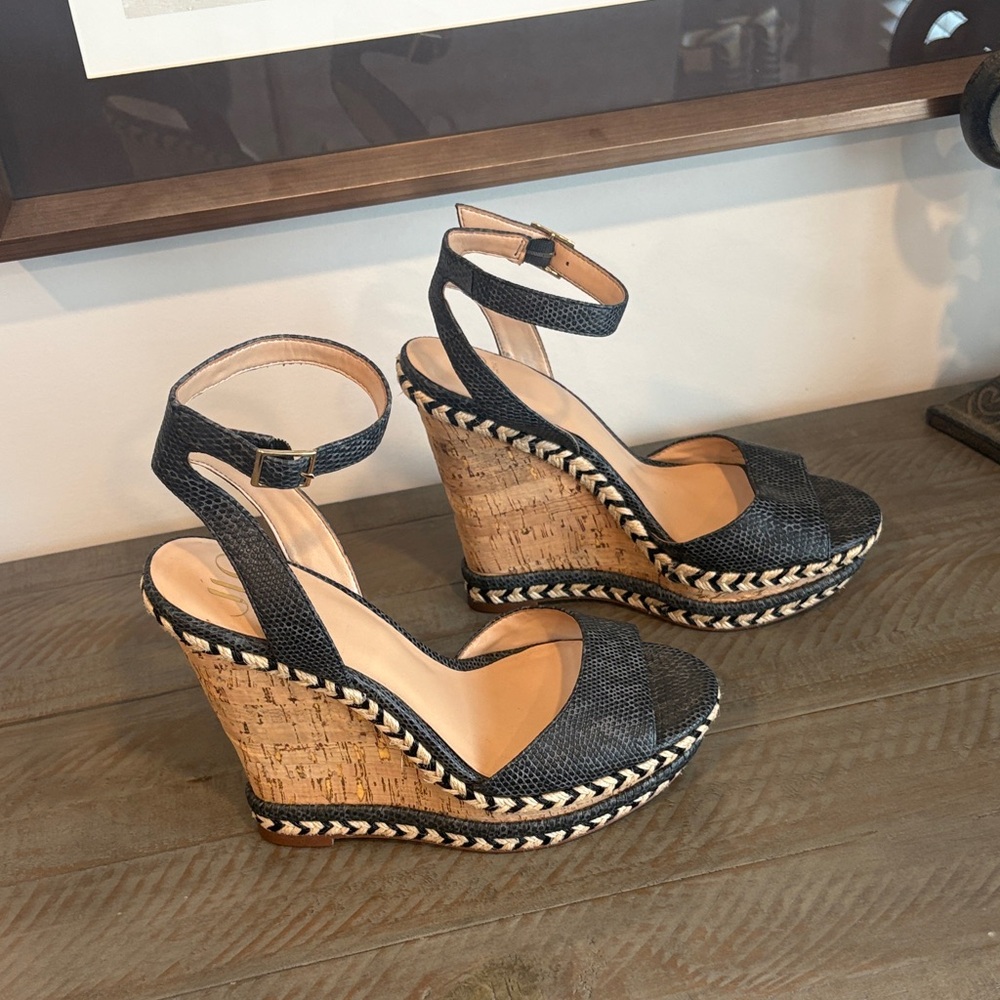 J Lo Black Wedge Sandals (size 10) - Picture 4 of 10